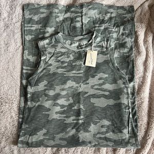 Universal threads camo tank maxi